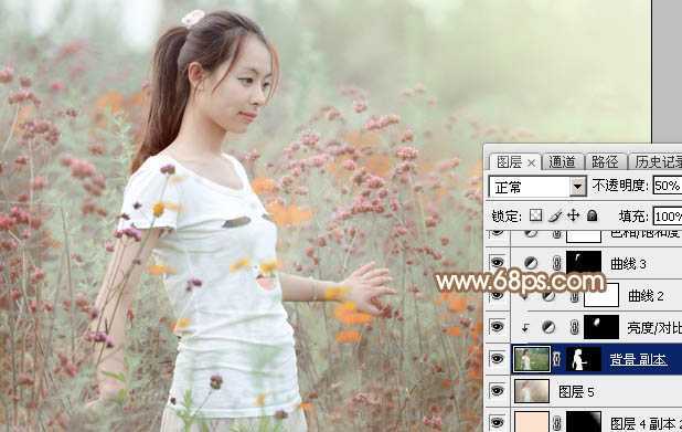 ‘Photoshop为花丛中的美女加上甜美的淡粉色‘
