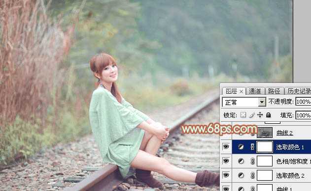 ‘Photoshop打造甜美的淡调青绿色铁轨美女图片‘