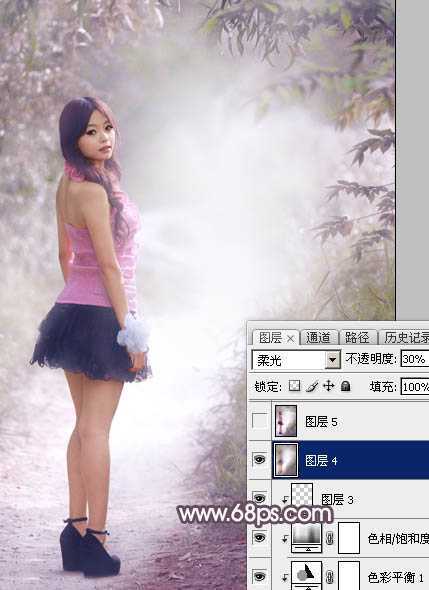 ‘Photoshop为树林人物图片打造梦幻的淡调蓝紫色‘