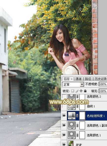 ‘Photoshop为村道上的美女加上绚丽的秋季阳光色‘