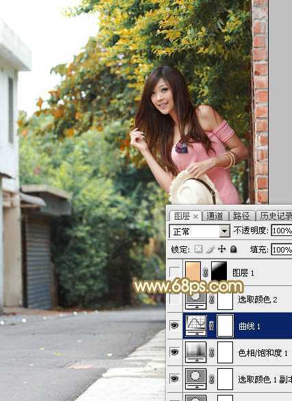 ‘Photoshop为村道上的美女加上绚丽的秋季阳光色‘