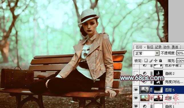 ‘Photoshop为树林人物图片加上强对比的青褐色效果教程‘