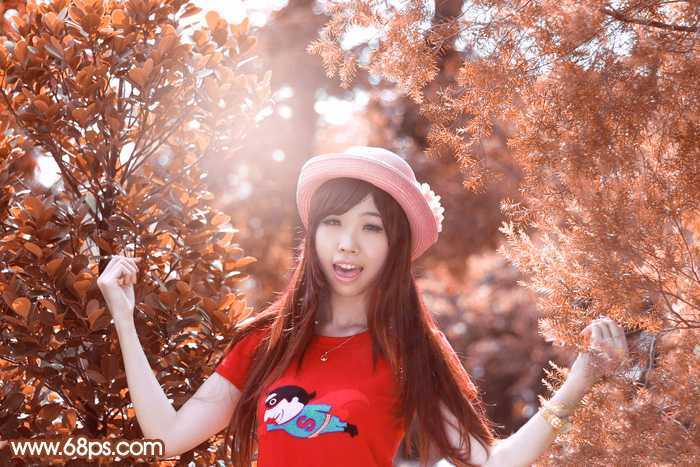 ‘Photoshop打造唯美的橙红色树林人物图片‘