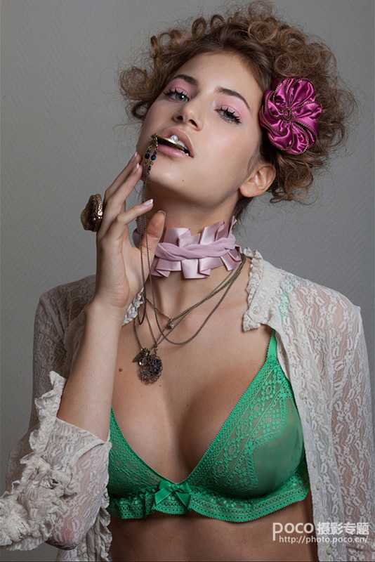 ‘Photoshop打造非常漂亮的蓝色星空美女‘