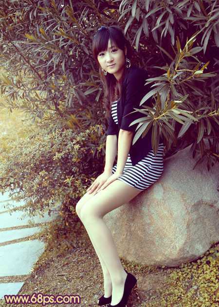 ‘Photosho将给树荫下的美女图片增加上漂亮的橙褐色效果‘