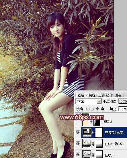‘Photosho将给树荫下的美女图片增加上漂亮的橙褐色效果‘