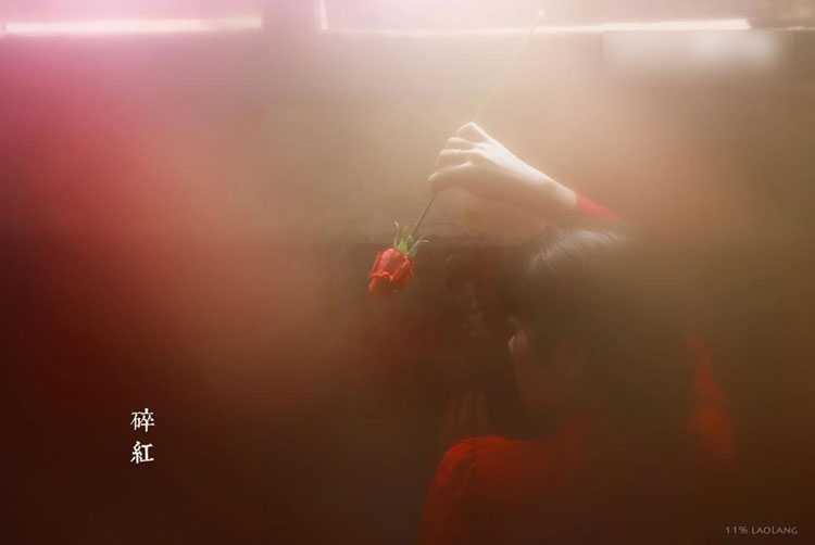 ‘Photoshop给废墟人像添上一抹梦幻粉色朦胧美效果‘
