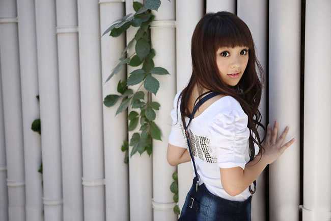 ‘Photoshop将美女图片调出淡淡的古典青色调‘