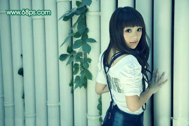 ‘Photoshop将美女图片调出淡淡的古典青色调‘
