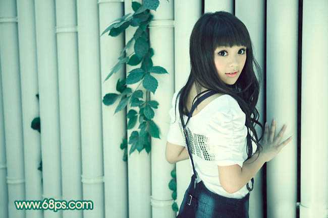 ‘Photoshop将美女图片调出淡淡的古典青色调‘