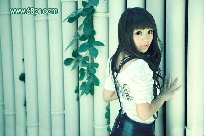 ‘Photoshop将美女图片调出淡淡的古典青色调‘