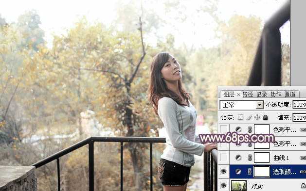 ‘Photoshop将景区人物图片调制出淡淡的蓝黄秋季色‘