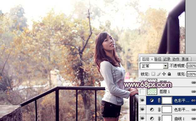 ‘Photoshop将景区人物图片调制出淡淡的蓝黄秋季色‘