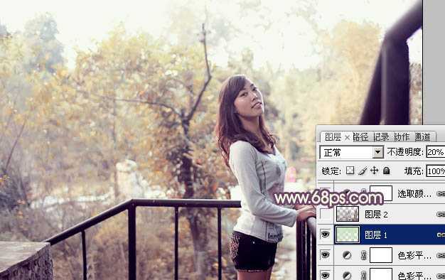 ‘Photoshop将景区人物图片调制出淡淡的蓝黄秋季色‘
