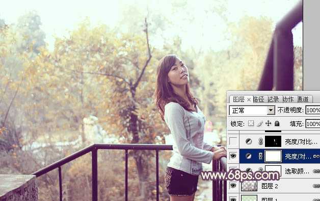 ‘Photoshop将景区人物图片调制出淡淡的蓝黄秋季色‘