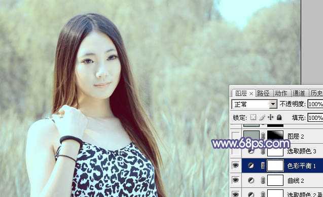 ‘Photoshop将绿树边的美女调制出淡美的蓝黄色‘