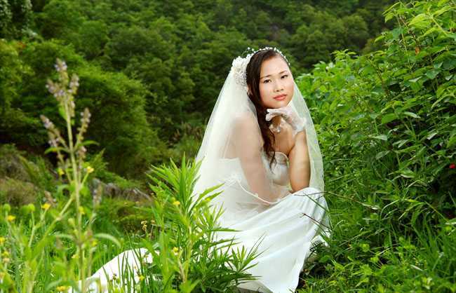 ‘Photoshop将外景婚片打造出柔美的古典暗绿色效果‘