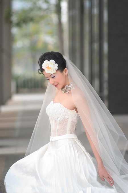 ‘Photoshop制作古典暗蓝色外景美女婚片‘