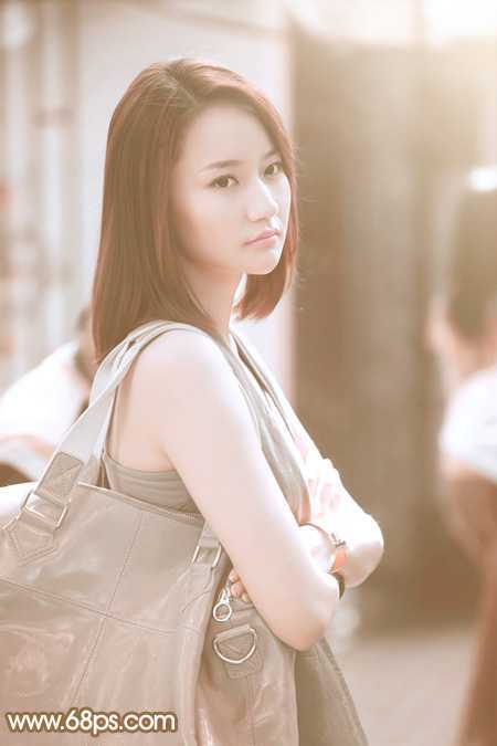 ‘Photoshop为偏暗的街景美女加上韩系淡红色‘