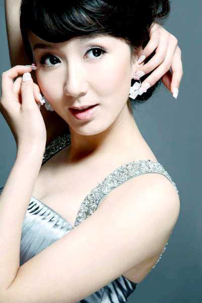 ‘Photoshop为室内美女图片简单美白及润色‘
