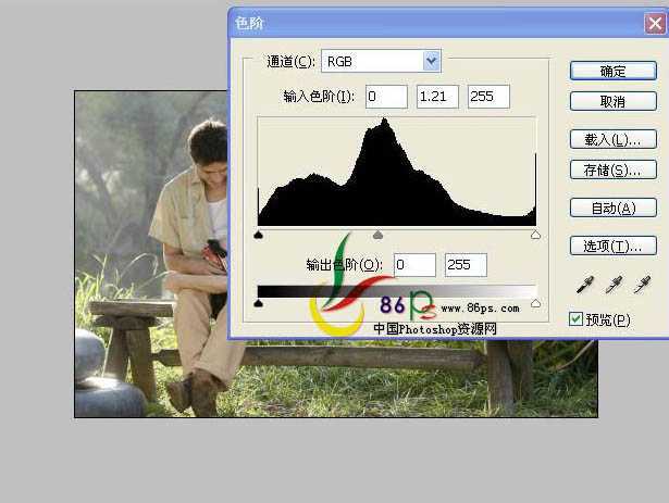 ‘Photoshop给夏日情侣外景图片调制成浪漫的阳光色‘