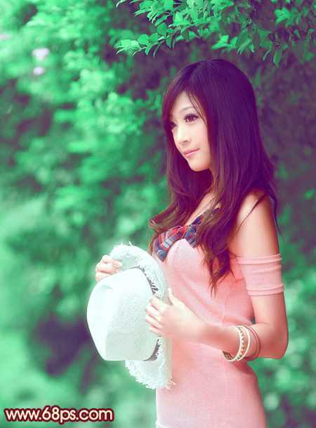 ‘Photoshop将树林美女图片调成甜美的青绿色‘