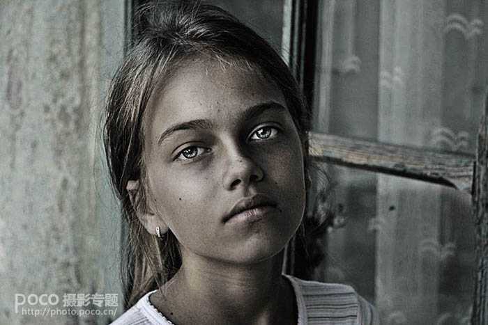 ‘Photoshop将偏暗的人物图片打造中性HDR效果‘