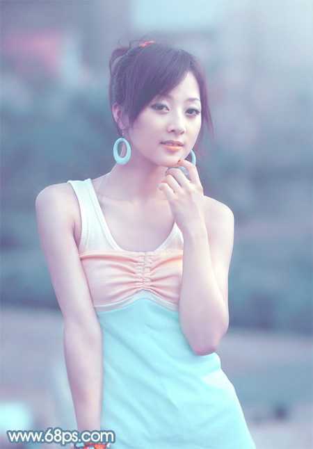 ‘Photoshop为偏暗外景美女增加淡淡的青红甜美色‘