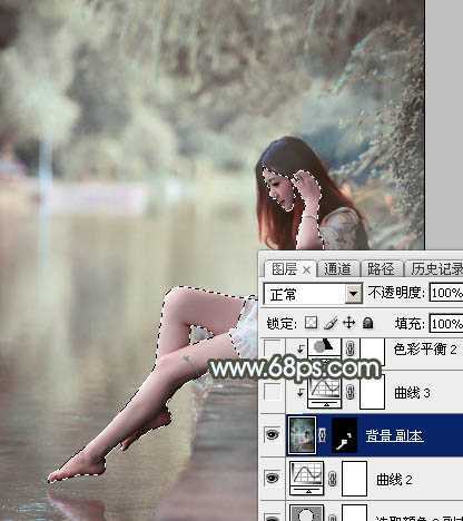 ‘Photoshop给树荫下的美女加上唯美的中性淡蓝色‘