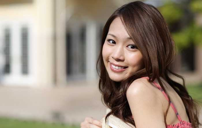 ‘photoshop利用通道替换工具将美女图片打造出甜美的黄紫色效果‘