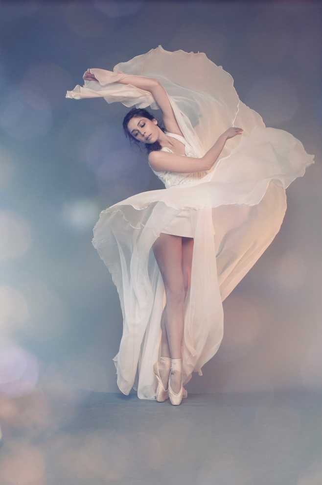 ‘Photoshop将美女白裙制作成动感牛奶喷溅效果裙子‘