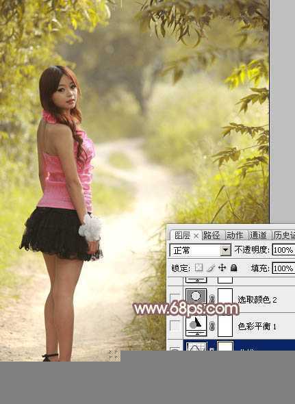 ‘Photoshop为树林小路上的美女调制出唯美的秋季淡暖色‘