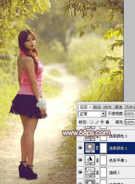 ‘Photoshop为树林小路上的美女调制出唯美的秋季淡暖色‘