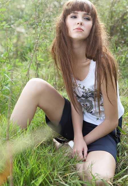 ‘Photoshop为草地美女图片增加柔美的橙褐色效果‘