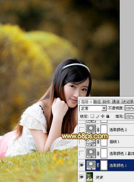 ‘Photoshop将趴在草地上的可爱女孩加上甜美的秋季黄褐色‘