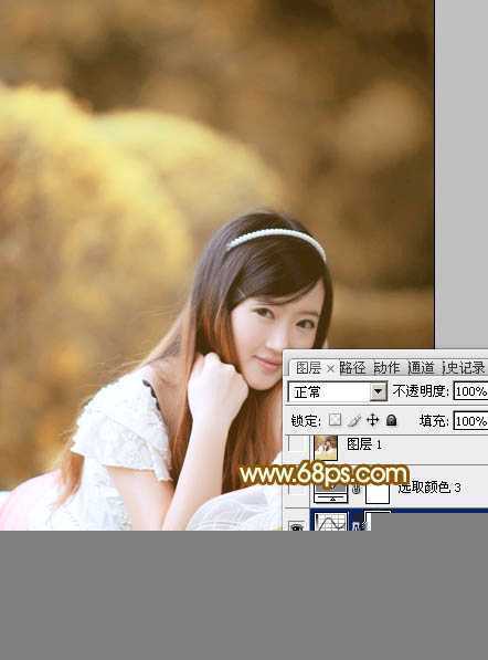 ‘Photoshop将趴在草地上的可爱女孩加上甜美的秋季黄褐色‘