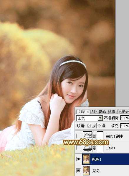 ‘Photoshop将趴在草地上的可爱女孩加上甜美的秋季黄褐色‘