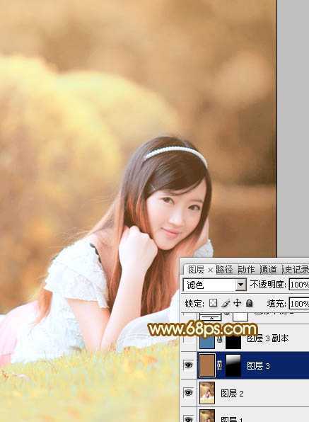 ‘Photoshop将趴在草地上的可爱女孩加上甜美的秋季黄褐色‘