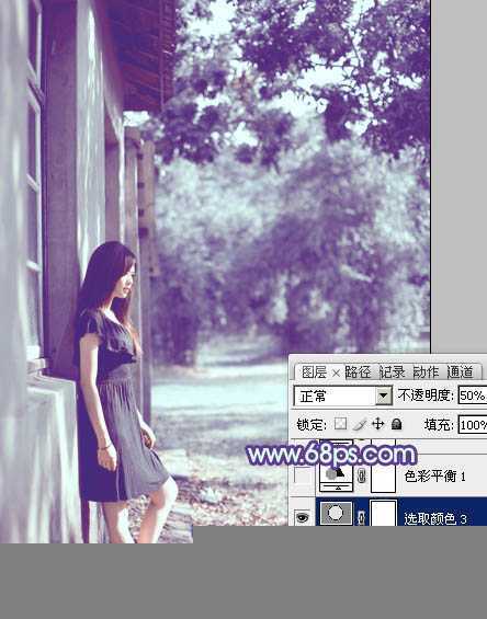 ‘photoshop利用通道替换将房檐下美女图片增加上柔和的蓝色效果‘