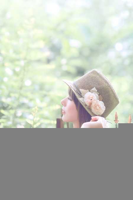 ‘Photoshop为外景美女图片打造出甜美小清新淡淡黄绿色‘