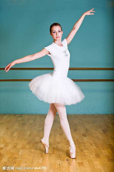 ‘Photoshop合成中国古典风格的水墨舞蹈艺术图‘