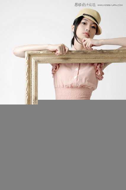 ‘Photoshop将美女人像照片制作出框外是照片框内是油画风格效果‘