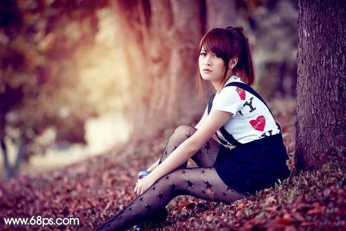 ‘Photoshop将树林中的美女加上柔美的秋季晨曦色‘