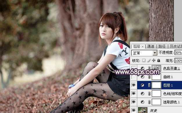 ‘Photoshop将树林中的美女加上柔美的秋季晨曦色‘