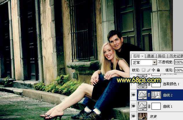 ‘Photoshop调出欧美暗青色建筑边的情侣图片‘