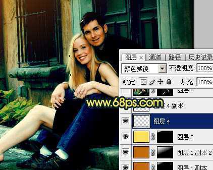 ‘Photoshop调出欧美暗青色建筑边的情侣图片‘