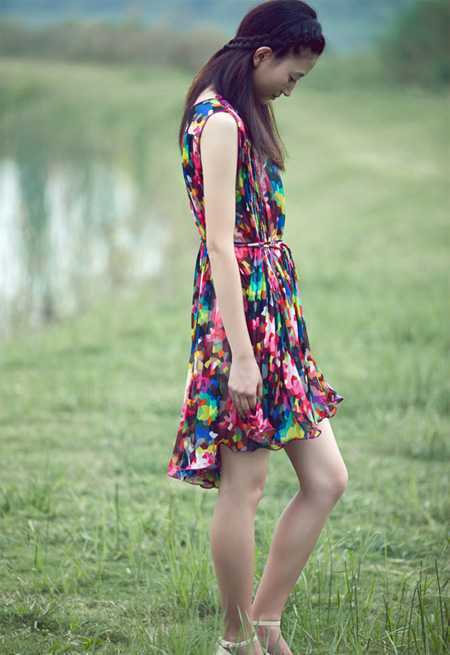 ‘Photoshop为草地人物照片加上柔美的淡橙色效果教程‘