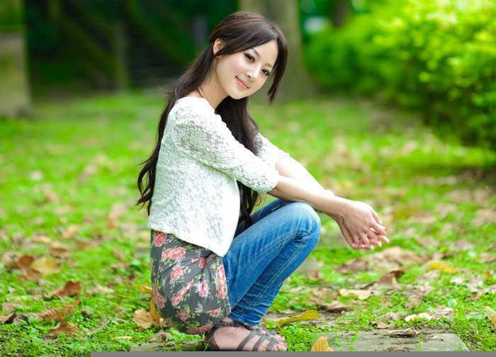 ‘Photoshop给果子美女调制甜美的淡调青红色‘