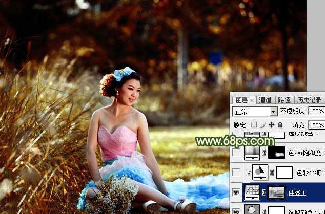 ‘Photoshop调出暗调秋季高对比暖色草地上的美女图片‘