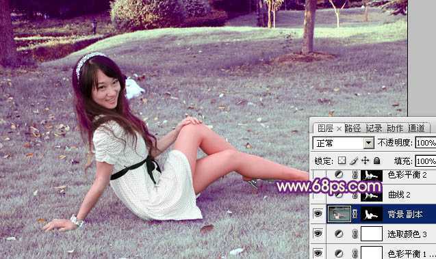 ‘Photoshop将外景草地美女图片调制出淡淡甜美的青紫色‘
